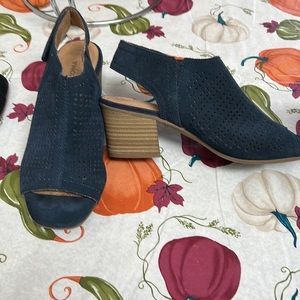 Sonoma navy open toe sandals